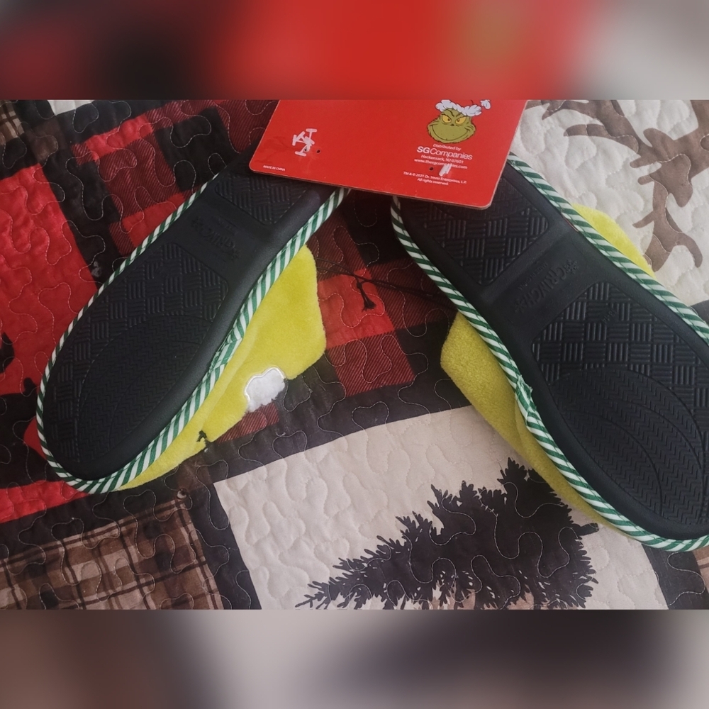 Grinch Men's Yellow Loafers & Slip-Ons - Picture 2 of 2